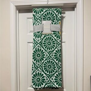 LILLIAN AUGUST Reversible Decorative Throw - 50"x70" - Green/White